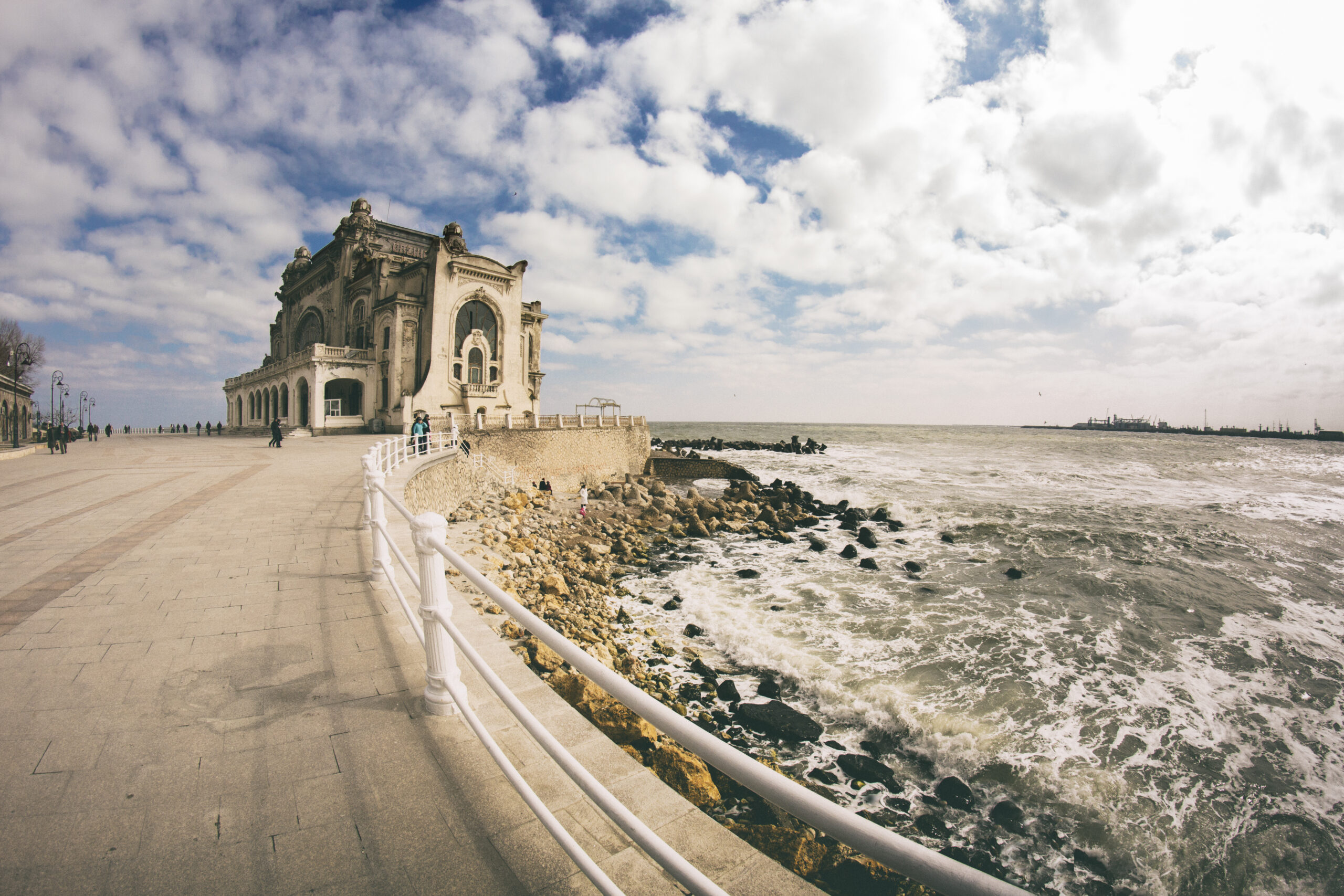 Cazinoul_si_faleza_din_Constanta